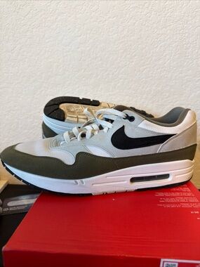 Nike Men’s Air Max 1 — White, Olive & Black authentic sz 13